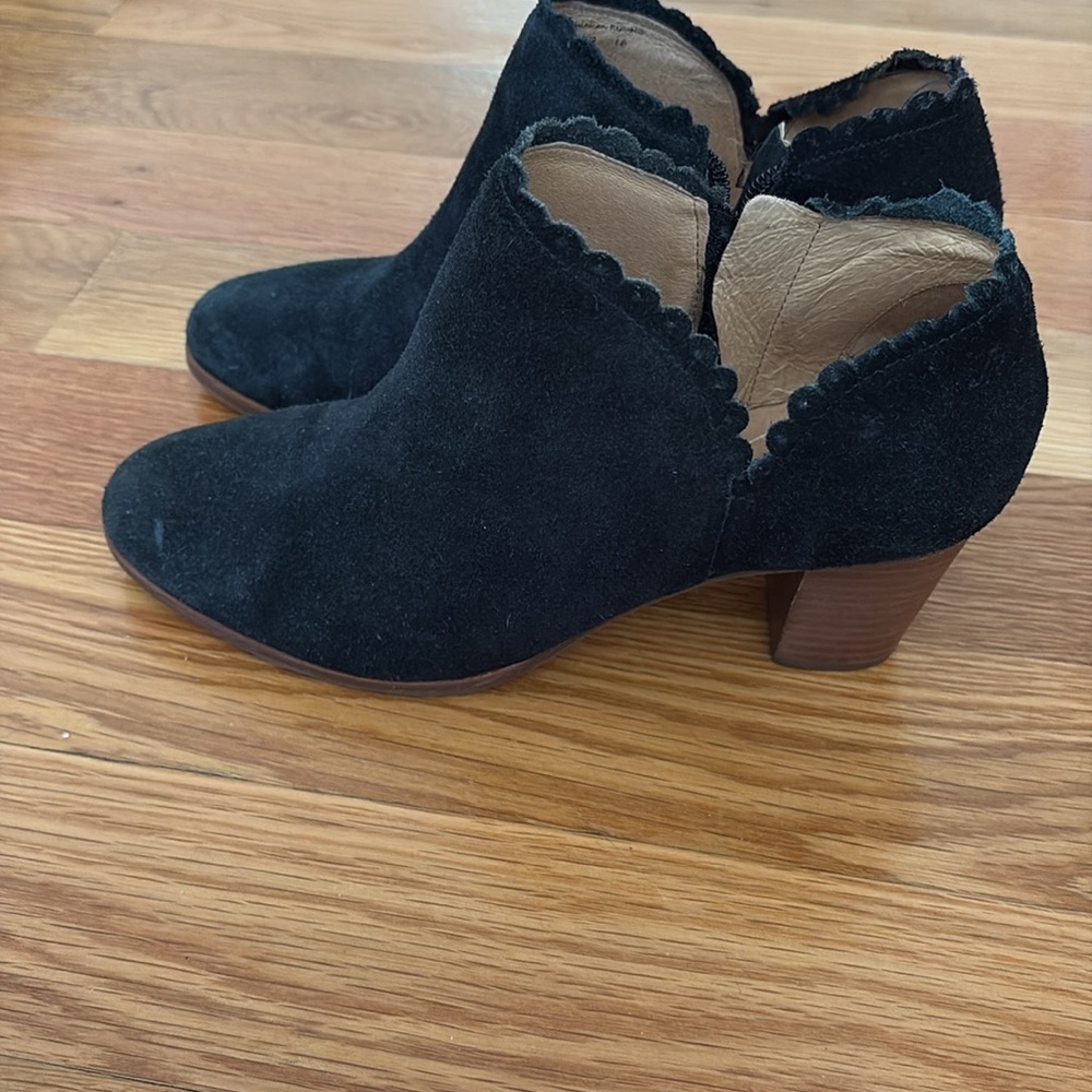 Jack rogers Black suede booties scalloped 8 ankle boots shoes Marianne close toe